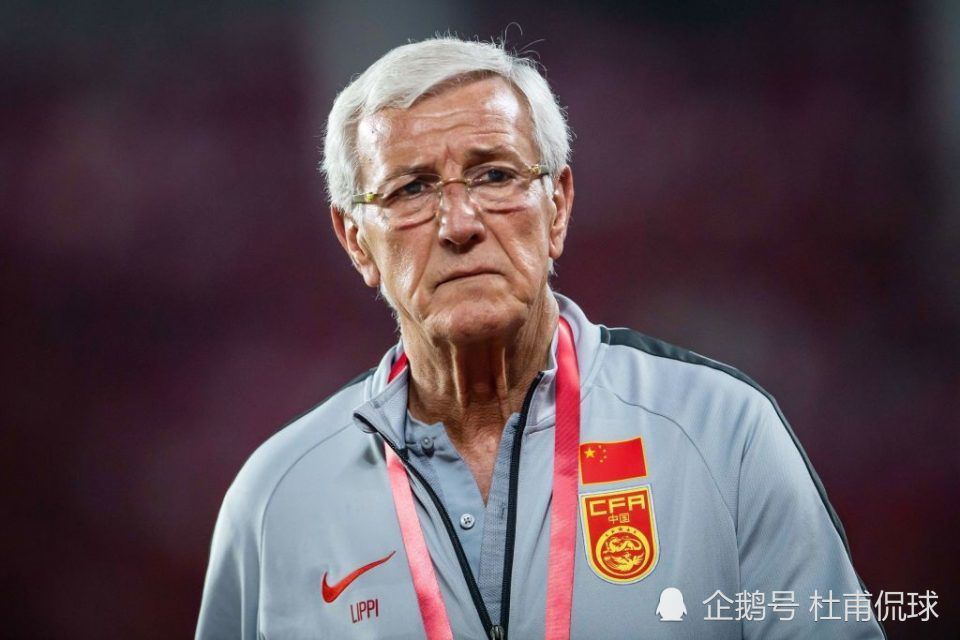 茶杯顿时四分五裂，萧常乾也吓的急忙闪身到了一边。
